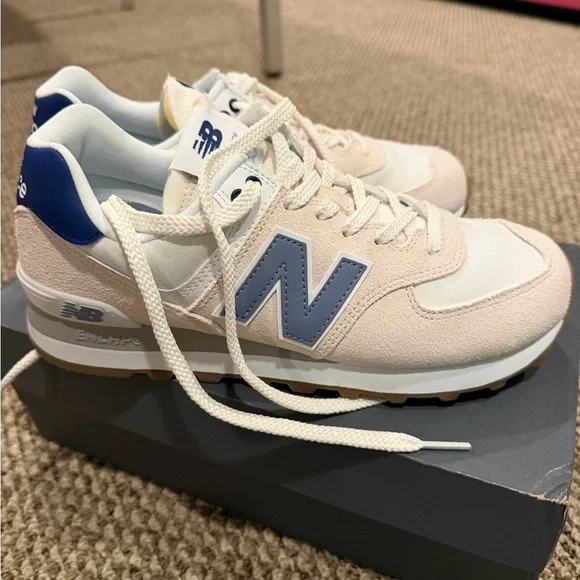 New Balance Beige and Violet Blue Classics Women’s Sneakers (8.5) Like New - Picture 7 of 13